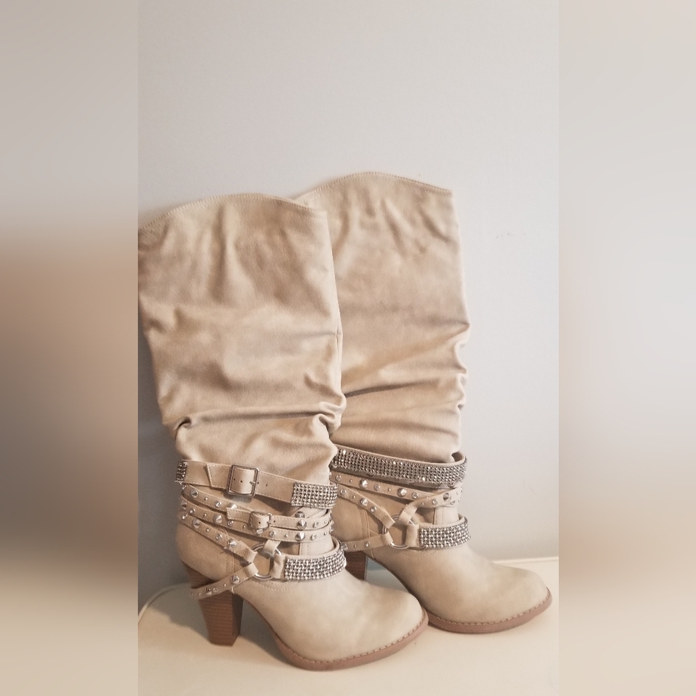 New!!! Women's Beige Knee-High Boots These Are Beautiful